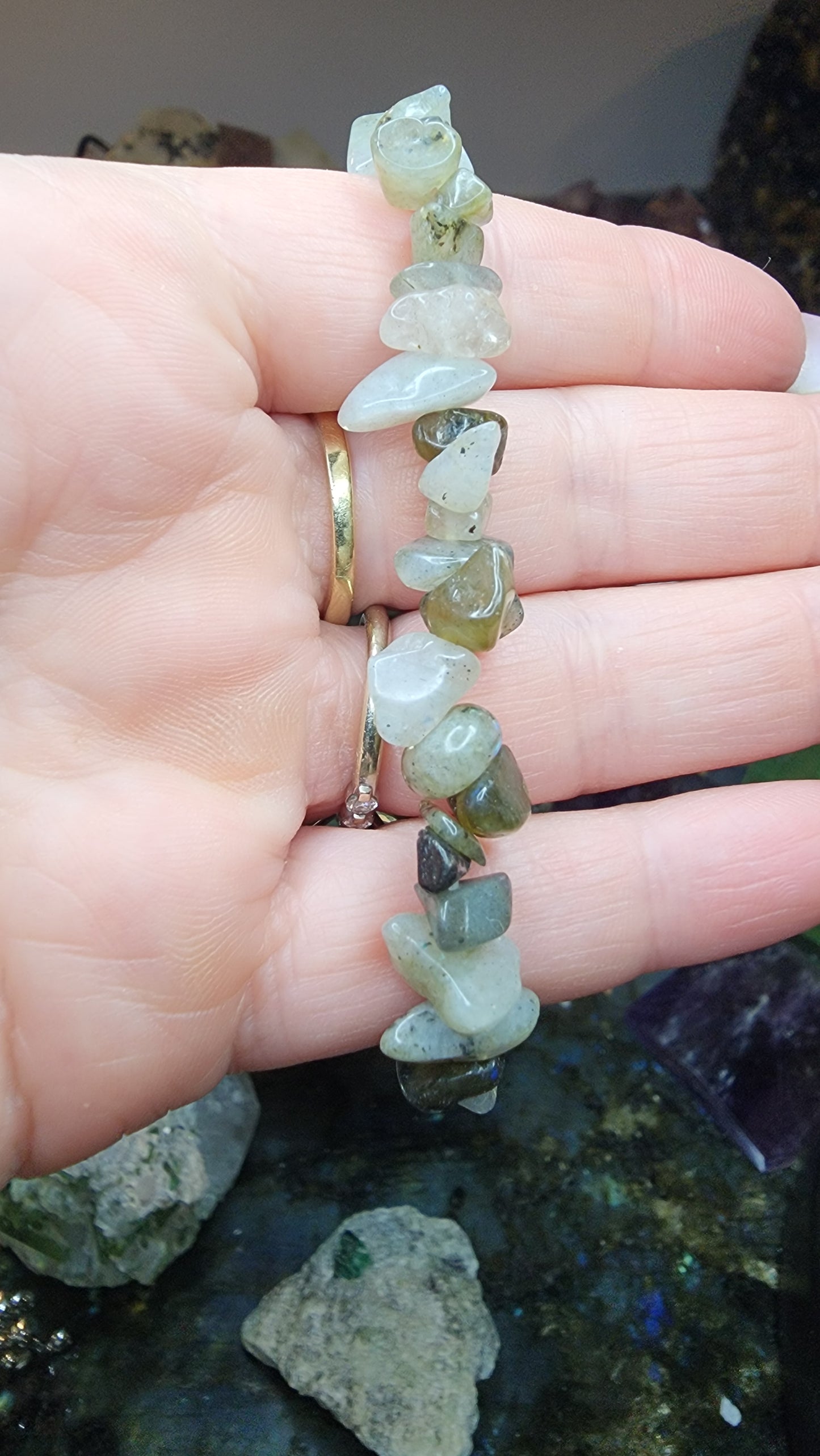 Light Labradorite Chip Bracelet