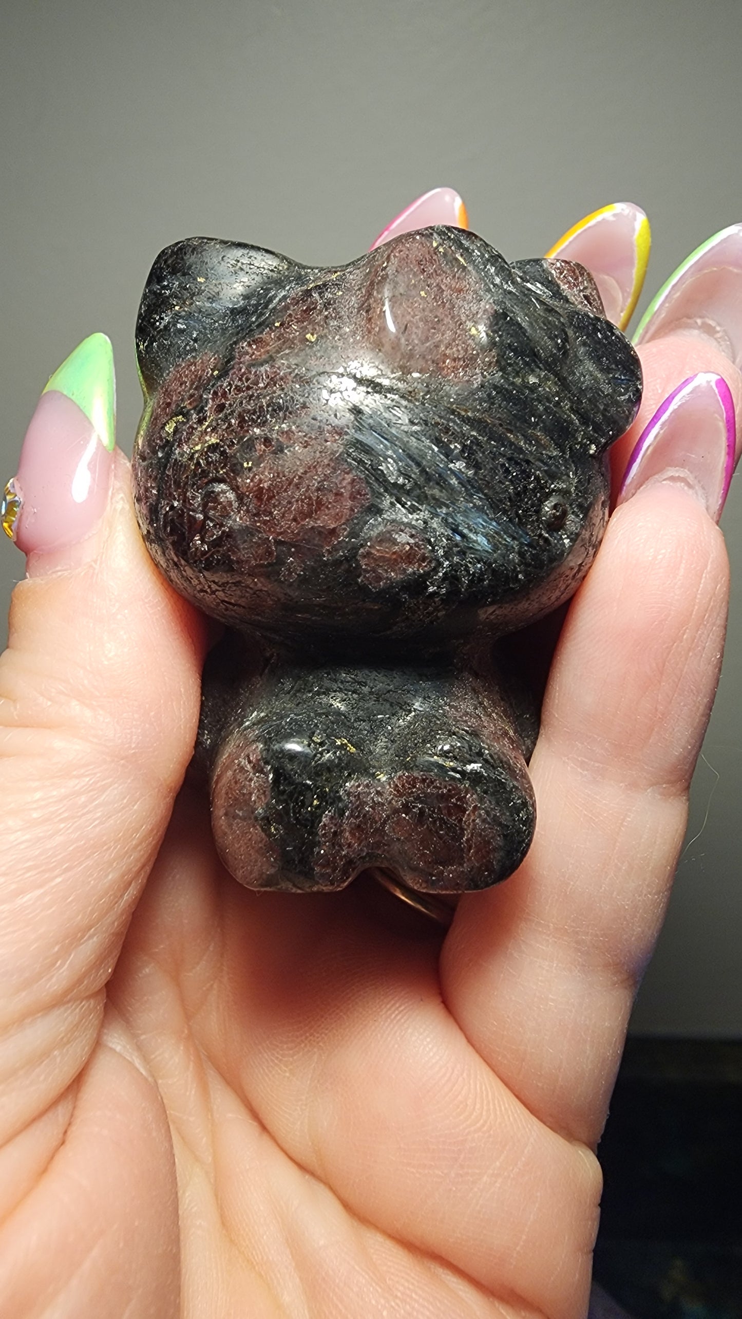 Garnet & Arfvedsonite Hello Kitty Carving