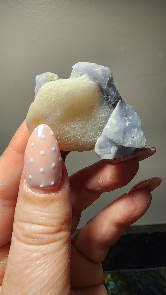 UV Reactive Hackmanite A60